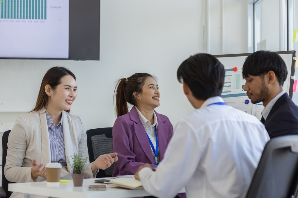 Mikem-Service-People-Meeting-room